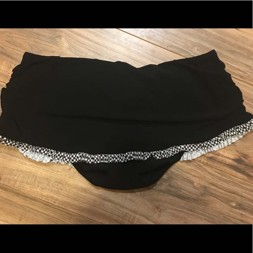 Checkered black/white  ruffled swimsuit bottom 16